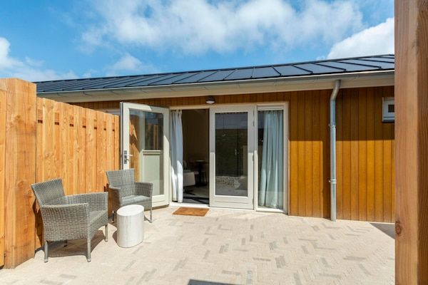 Buitenkant - Mooie suite aan het dorpsplein in Callantsoog (5)