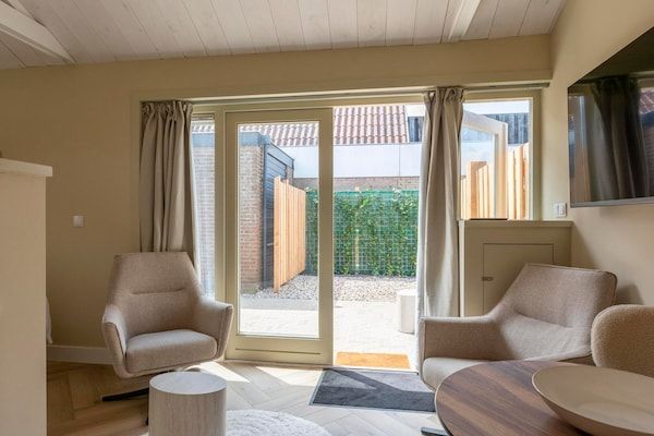 Woonkamer - Mooie suite aan het dorpsplein in Callantsoog (2)