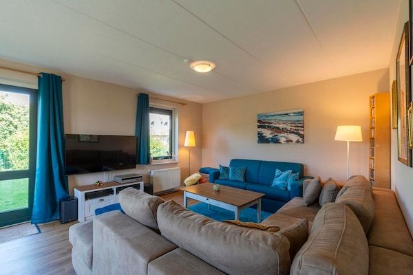 Woonkamer - Duynopgangh 47 villa in Julianadorp voor 6 gasten in Julianadorp aan Zee (2)