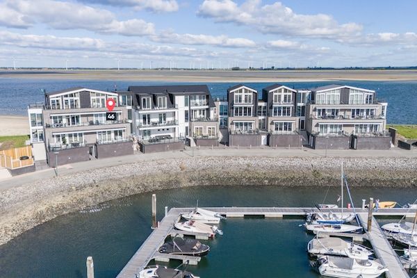 Buitenkant - Appartement in Sint-Annaland bij Strand in Sint-Annaland (1)