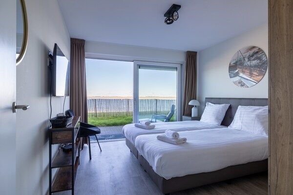 Slaapkamer - Appartement Sint-Annaland bij Jachthaven in Sint-Annaland (2)