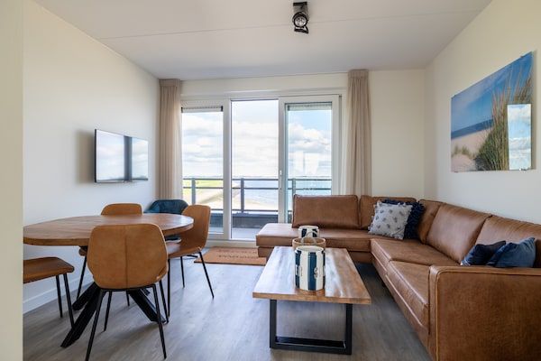 Woonkamer - Appartement bij haven Sint-Annaland in Sint-Annaland (2)