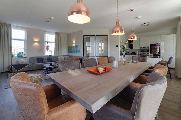 Eetkamer - Villa bij Oosterschelde met Game Room in Colijnsplaat (3)