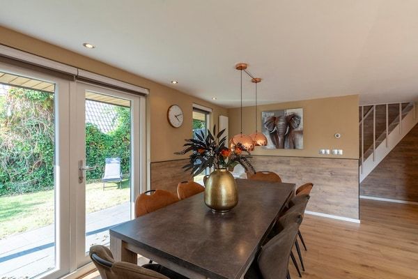 Eetkamer - Vakantiehuis Groote Keeten bij stranden in Groote Keeten (3)