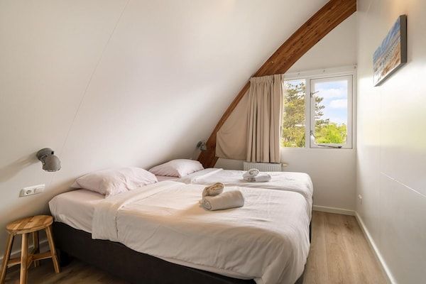 Slaapkamer - Kustvilla met jacuzzi in Groote Keeten (4)
