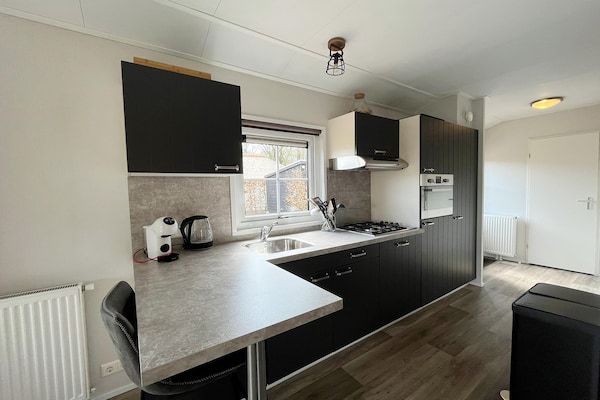 Keuken - Boerderijverblijf in waterrijk Friesland in Sint Nicolaasga (4)