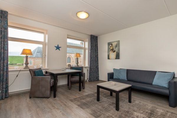 Woonkamer - Vakantiehuis in Zoutelande bij het strand in Zoutelande (2)
