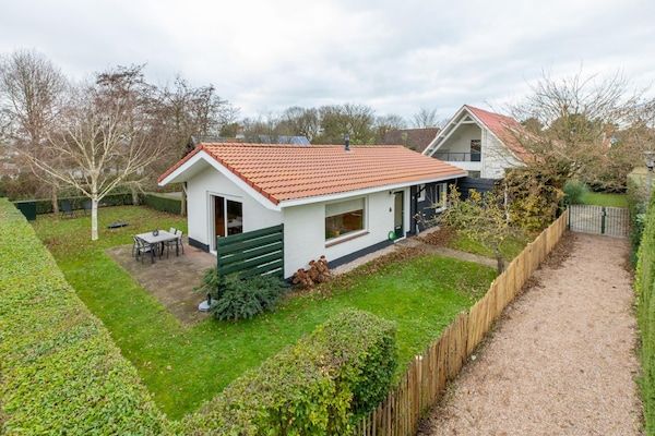Buitenkant - Huis in Oostkapelle vlakbij het strand in Oostkapelle (1)