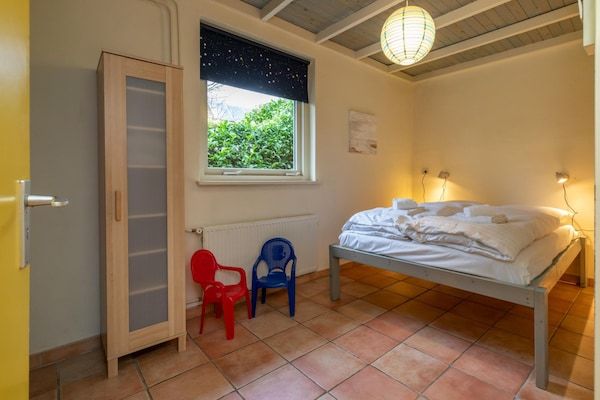 Slaapkamer - Huis in Oostkapelle vlakbij het strand in Oostkapelle (4)