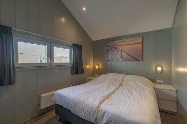 Slaapkamer - Strandhuis 't Koepeltje vlakbij de duinen in Groote Keeten (5)