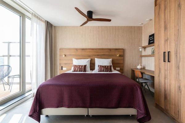 Slaapkamer - appartement met adembenemend uitzicht op de stad. in Den Haag (3)