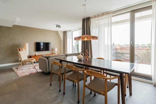 Eetkamer - Appartement in Zeeheldenkwartier in Den Haag (2)