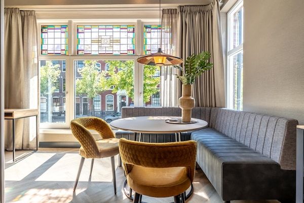Eetkamer - Prachtig appartement, uitzicht op Delftse gracht. in Delft (4)