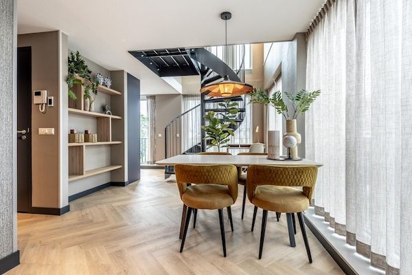 Eetkamer - Familieappartement met stapelbedden in Delft (5)