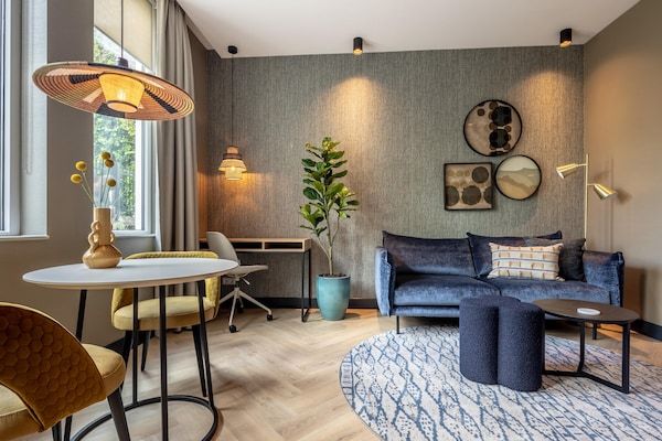 Woonkamer - Ruim appartement retraite in Delft (5)