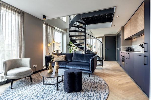 Woonkamer - Stijlvol Delfts Appartement in Delft (2)