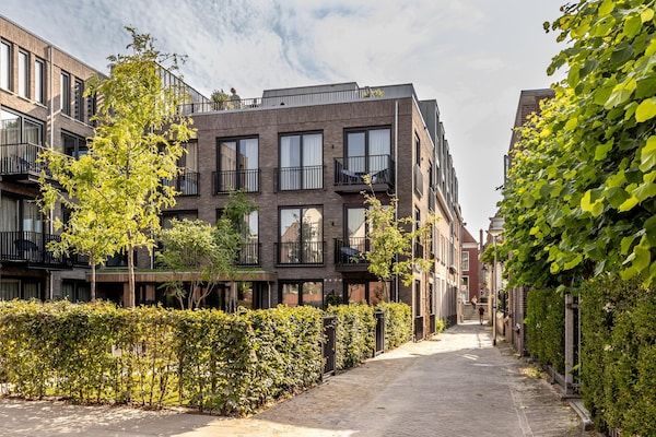 Buitenkant - Historisch grachtenpand in Delft in Delft (1)