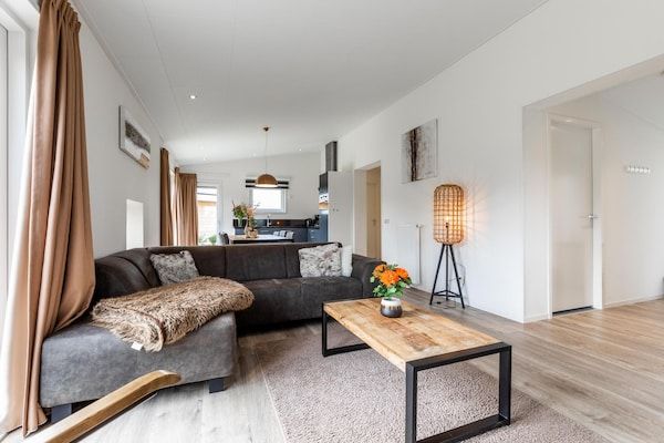 Woonkamer - Schaelsbergerbosch - Open haard & Sauna in Bemelen (3)