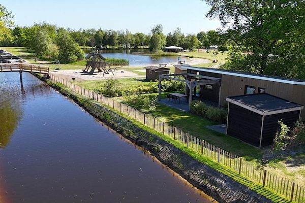 Buitenkant - Friesland Hideaway met huisdieren in Sint Nicolaasga (1)