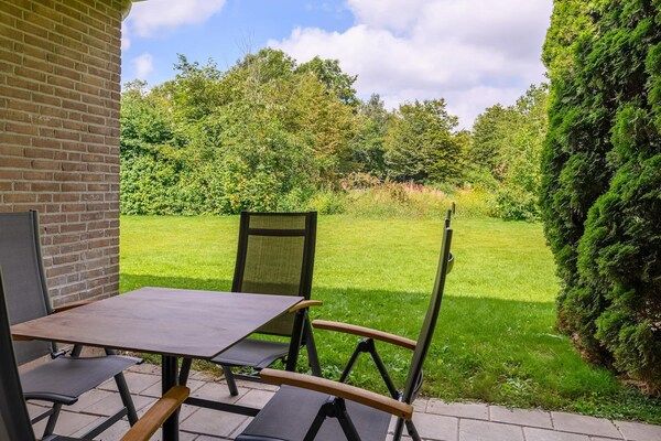 Tuin - Familievakantie met jungle-thema in Bruinisse (5)