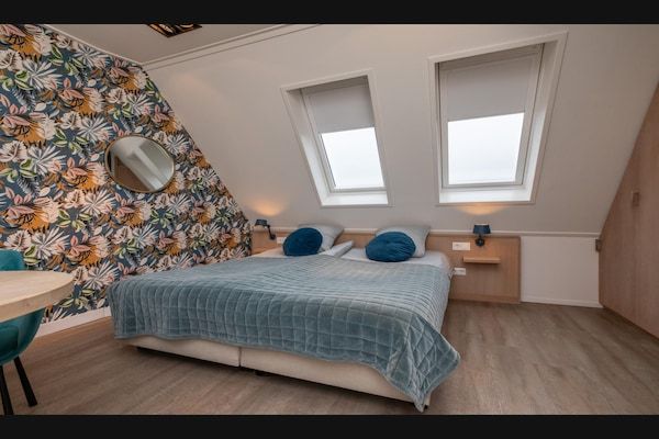 Slaapkamer - Romantisch verblijf nabij Zoutelande in Zoutelande (4)
