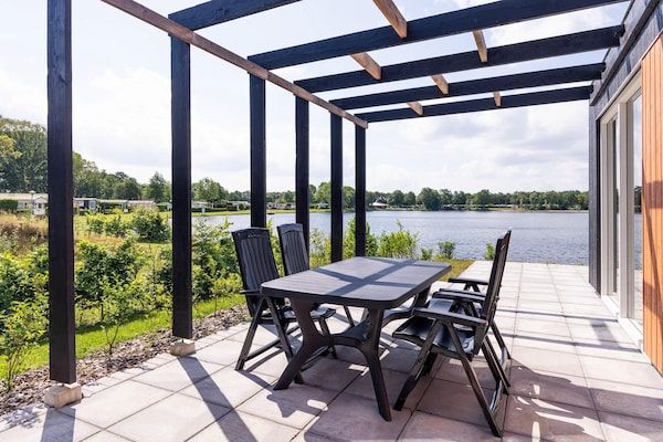 Buitenkant - Vakantiehuis aan het meer met modern comfort in Tynaarlo (1)