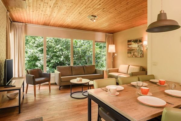 Eetkamer - Bungalow in Nederland met COPD-vriendelijke stijl in Putten (5)