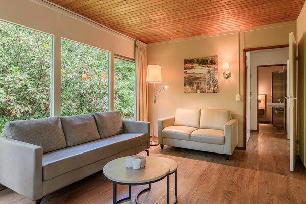 Woonkamer - Bungalow in Nederland met COPD-vriendelijke stijl in Putten (2)