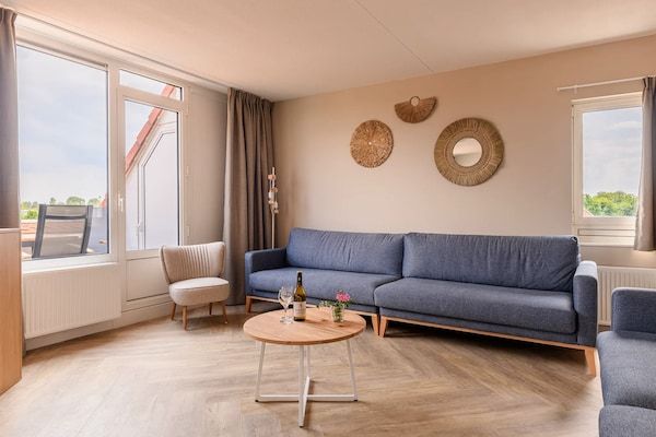 Woonkamer - Luxe vakantie voor 10 personen in Bruinisse (1)