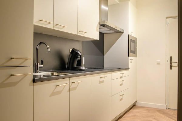Keuken - Ruim en comfortabel verblijf voor koppels in Bruinisse (3)