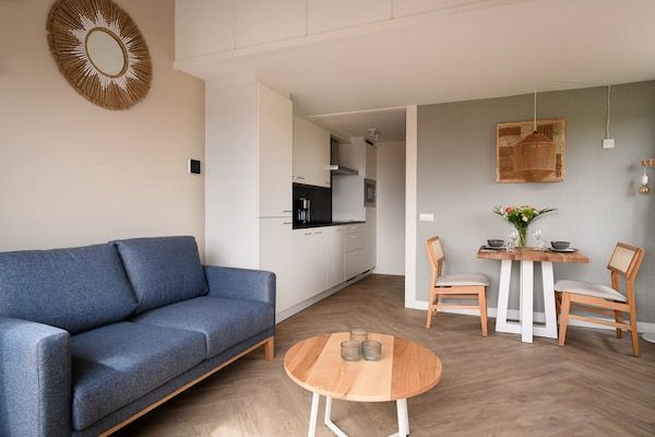 Woonkamer - Gezellig appartement in Bruinisse met balkon in Bruinisse (1)