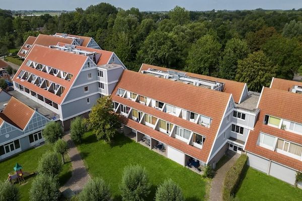 Buitenkant - Gezellig appartement in Bruinisse met balkon in Bruinisse (5)