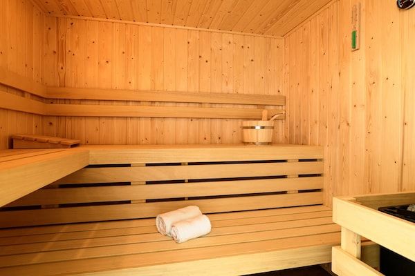 Badkamer - Wellnessappartement met sauna, uitzicht in Bruinisse (4)