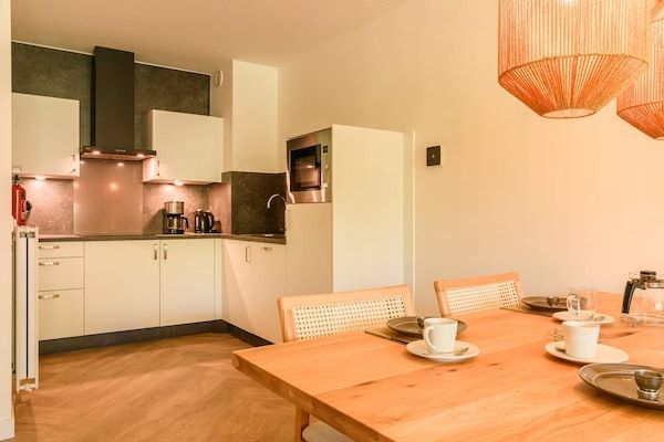 Keuken - Kindvriendelijk appartement met themakamers in Bruinisse (4)