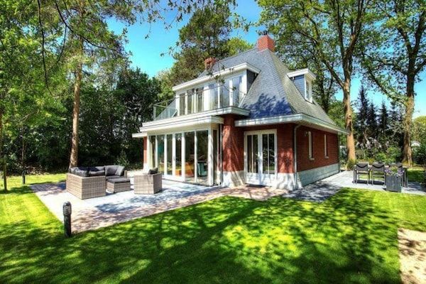 Buitenkant - Accommodatie met open haard binnen. in Otterlo (1)