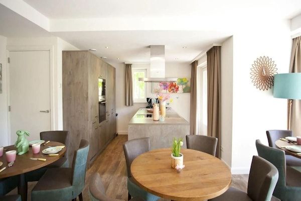 Eetkamer - Accommodatie met open haard binnen. in Otterlo (5)
