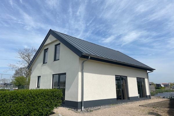 Buitenkant - Villa met 5 slaapkamers en 2 badkamers in West-Graftdijk (1)