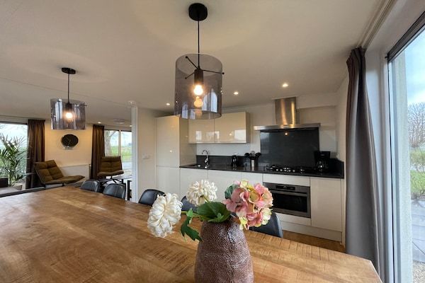 Keuken - Villa met 5 slaapkamers en 2 badkamers in West-Graftdijk (3)