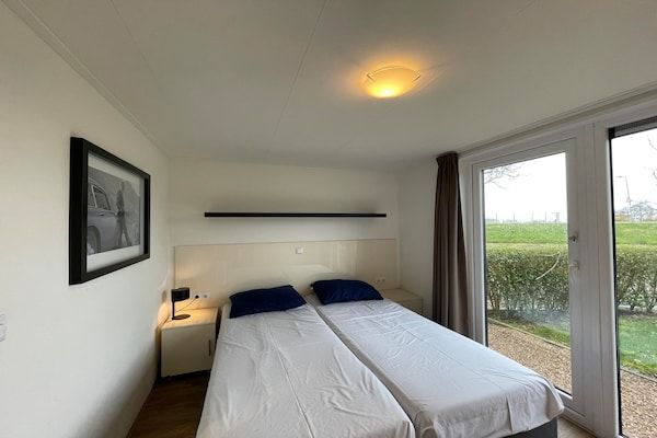 Slaapkamer - Villa met 5 slaapkamers en 2 badkamers in West-Graftdijk (4)