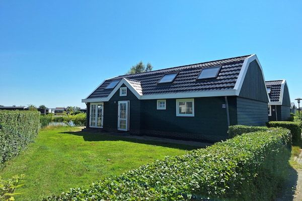Buitenkant - Chalet met 5 slaapkamers en 2 badkamers in West-Graftdijk (1)