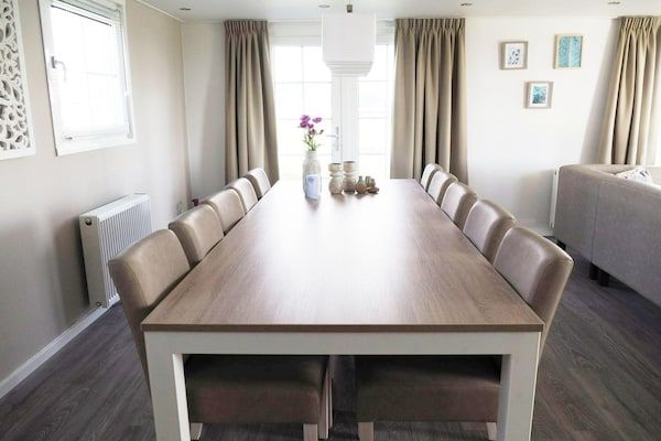 Eetkamer - Chalet met 5 slaapkamers en 2 badkamers in West-Graftdijk (4)