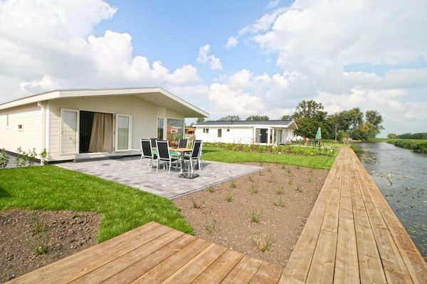 Terras - Chalet met 3 slaapkamers en infraroodsauna in West-Graftdijk (1)
