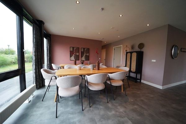 Eetkamer - Designchalet voor 6 personen met open haard in Nijkerk (3)
