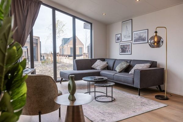 Woonkamer - Modern Belfeld Coastal Retreat voor 4 in Enkhuizen (5)