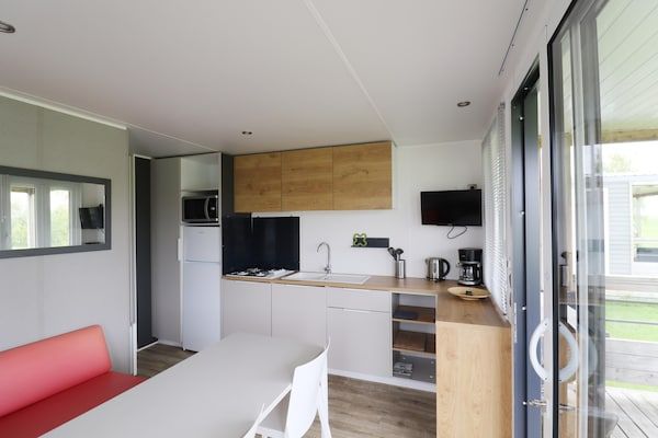 Eetkamer - Chalet bij Hegermeer met toegang tot meer in Heeg (3)