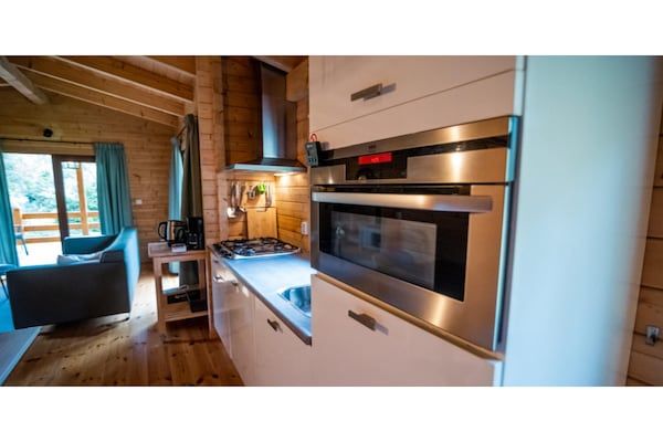 Keuken - Lodge in Markelo met Sauna en Zwembad in Markelo (4)