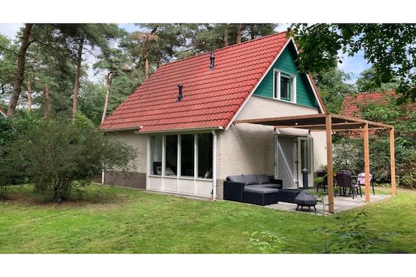 Buitenkant - Bosvilla in Markelo met Zonnige Tuin in Markelo (2)