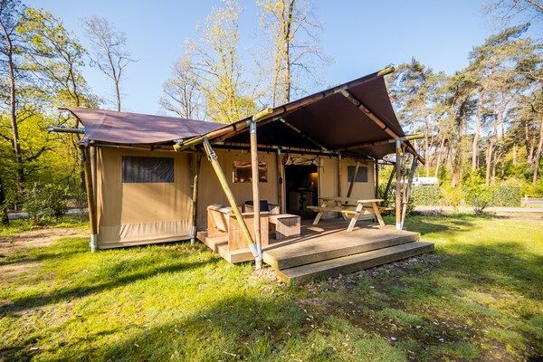 Buitenkant - Safaritent in Markelo bij natuurgebied in Markelo (1)