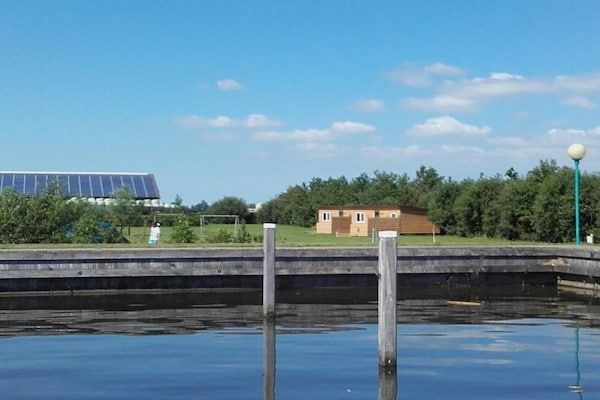 Buitenkant - Hut bij Hegermeer met bootverhuur in Heeg (5)