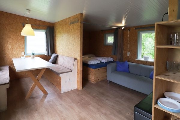 Woonkamer - Huisje aan Hegermeer met bootverhuur in Heeg (3)